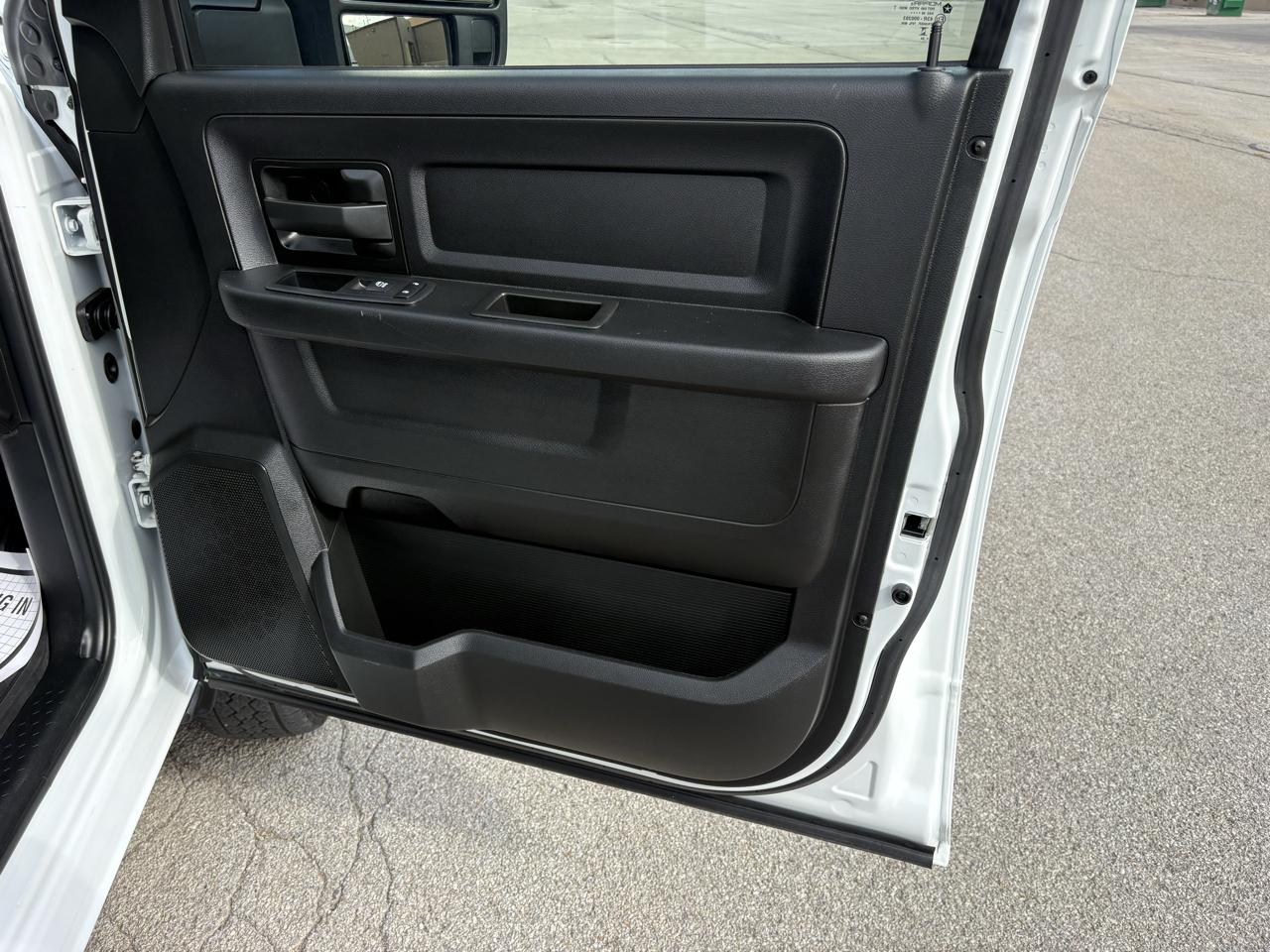 RAM 3500 Tradesman 4x4 Crew Cab 8' Box 2024