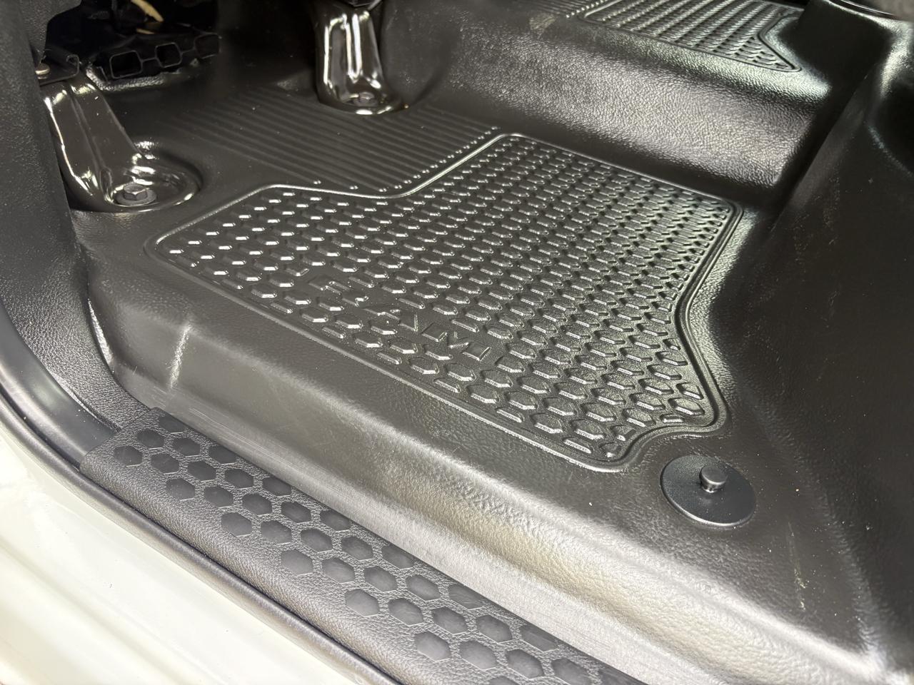 RAM 3500 Tradesman 4x4 Crew Cab 8' Box 2024