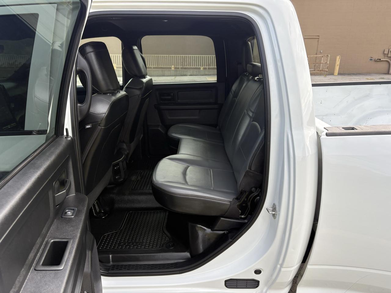 RAM 3500 Tradesman 4x4 Crew Cab 8' Box 2024
