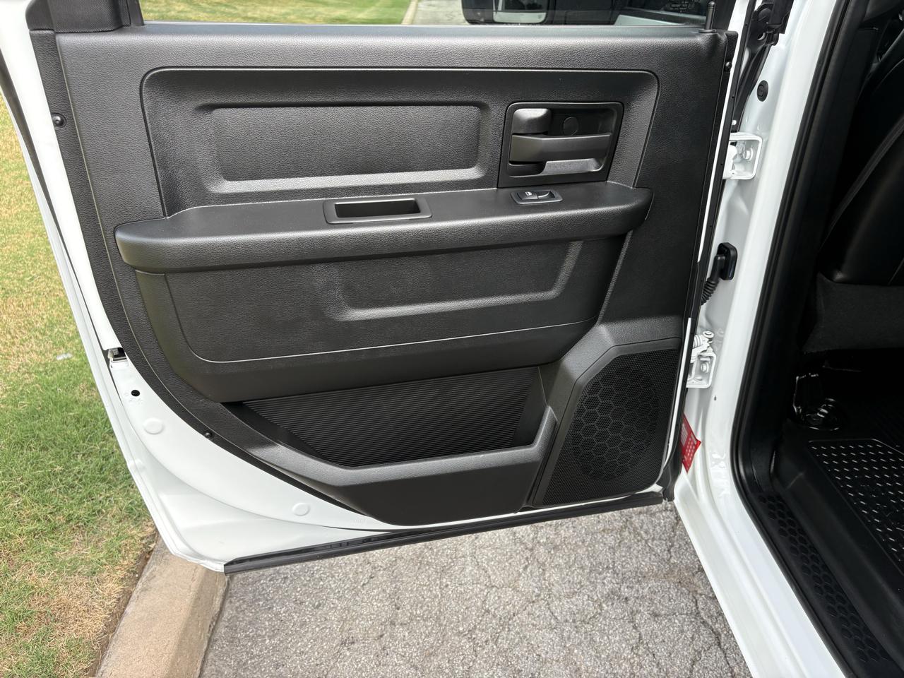 RAM 3500 Tradesman 4x4 Crew Cab 8' Box 2024