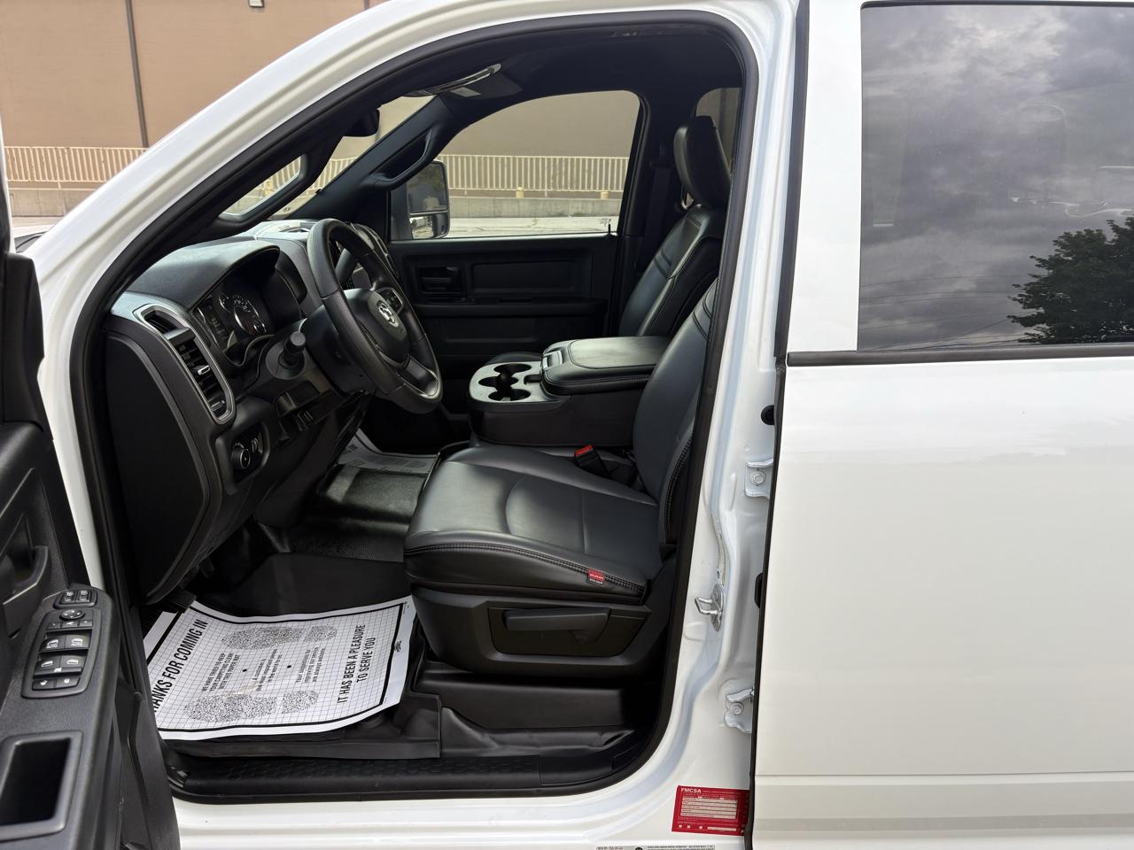RAM 3500 Tradesman 4x4 Crew Cab 8' Box 2024