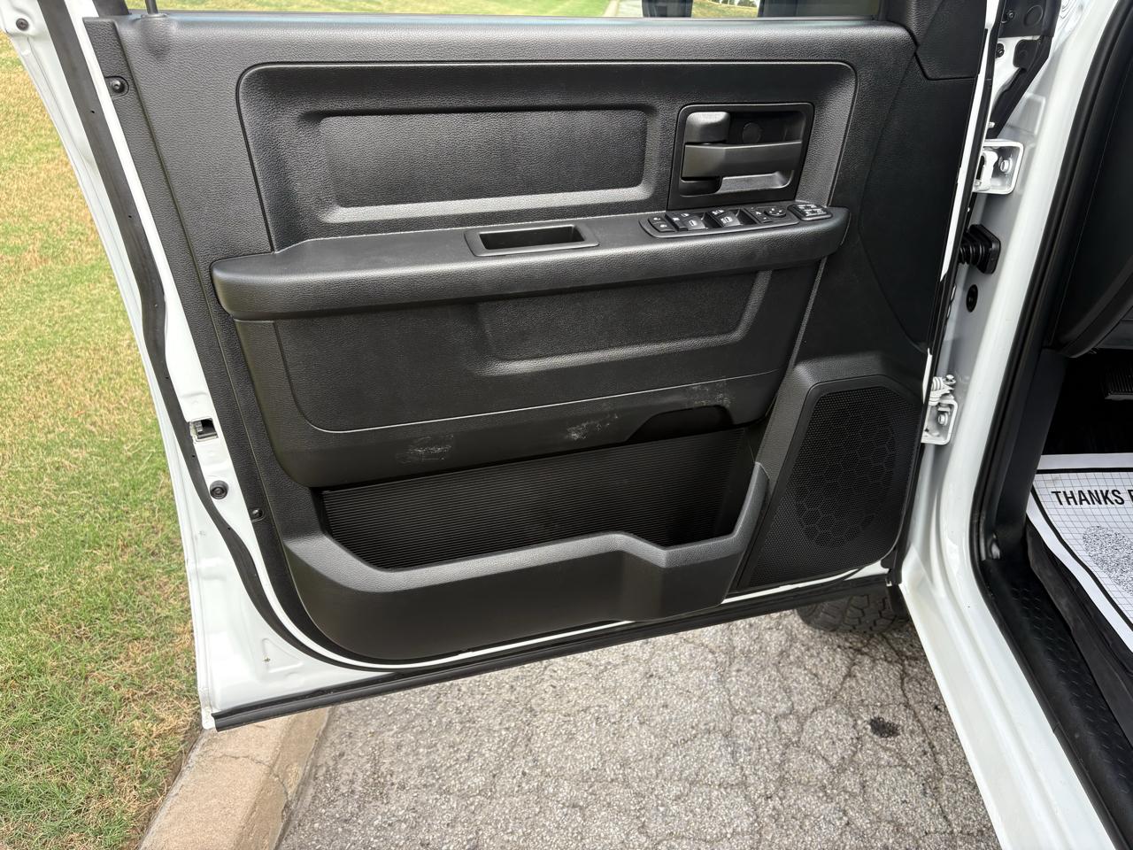 RAM 3500 Tradesman 4x4 Crew Cab 8' Box 2024