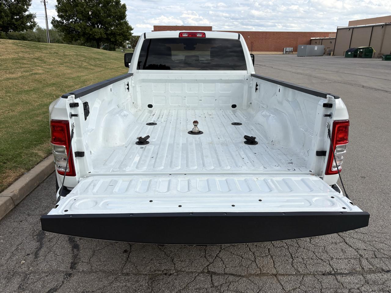 RAM 3500 Tradesman 4x4 Crew Cab 8' Box 2024