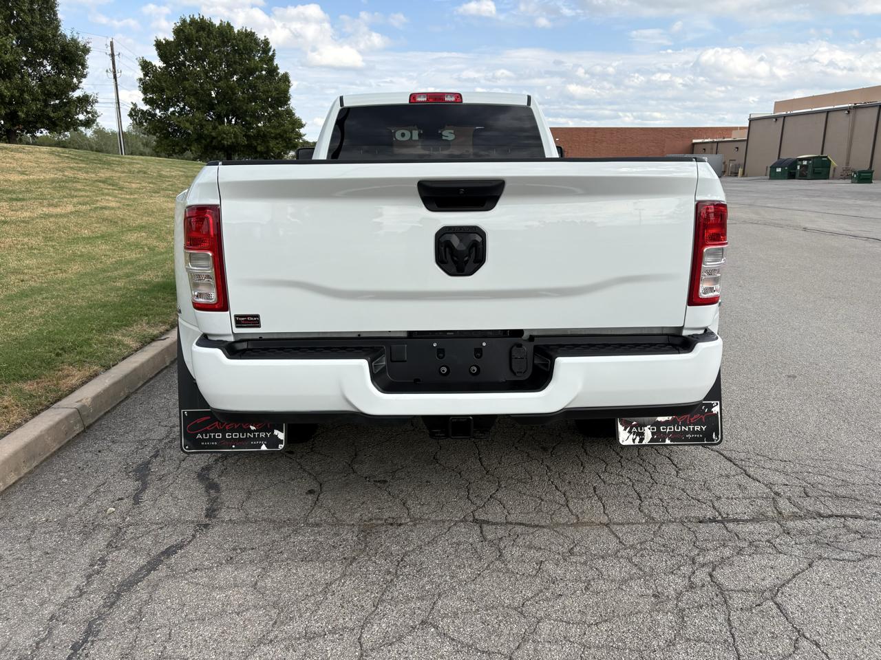 RAM 3500 Tradesman 4x4 Crew Cab 8' Box 2024