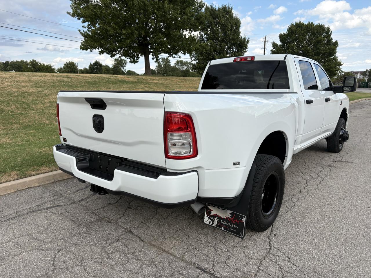 RAM 3500 Tradesman 4x4 Crew Cab 8' Box 2024