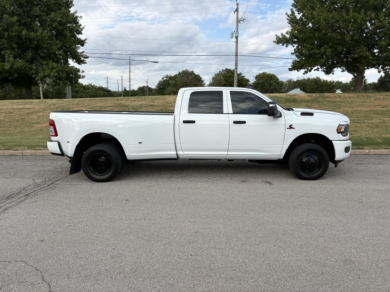 RAM 3500 Tradesman 4x4 Crew Cab 8' Box 2024