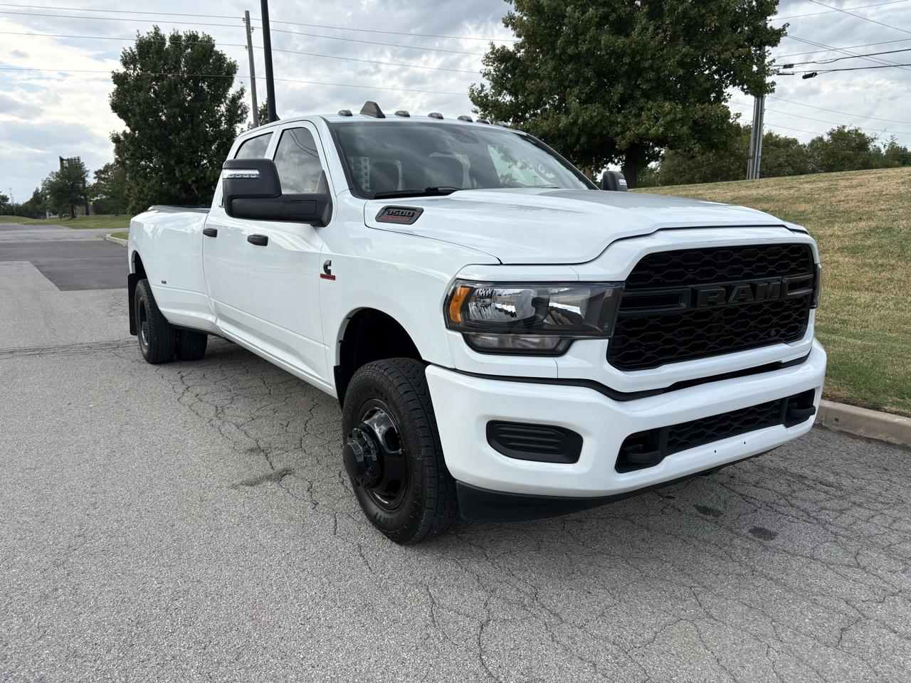 RAM 3500 Tradesman 4x4 Crew Cab 8' Box 2024