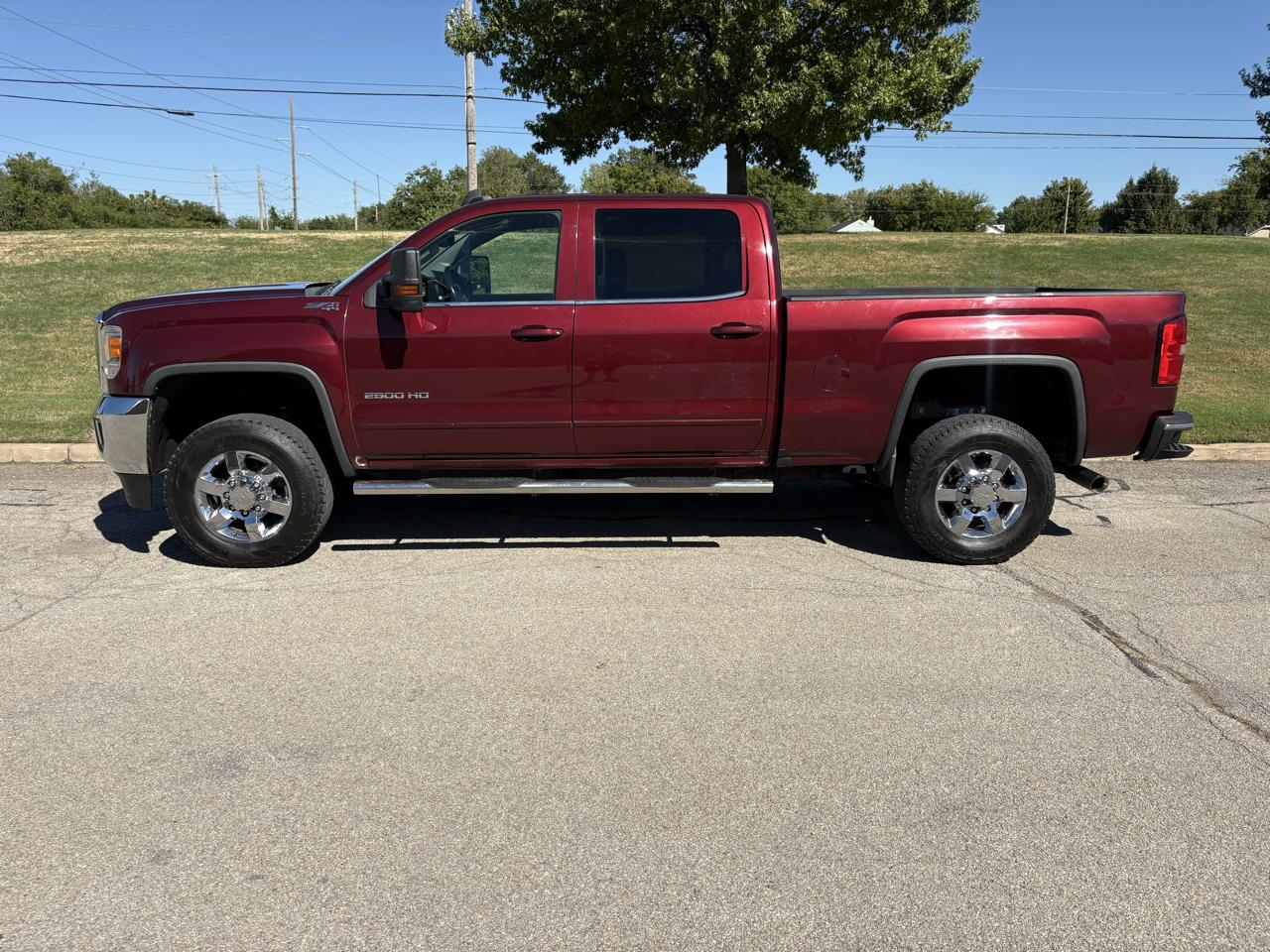 GMC Sierra photo 2