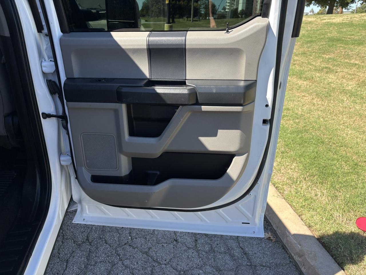 Ford Super Duty F-250 SRW XL 4WD Crew Cab 8' Box 2018