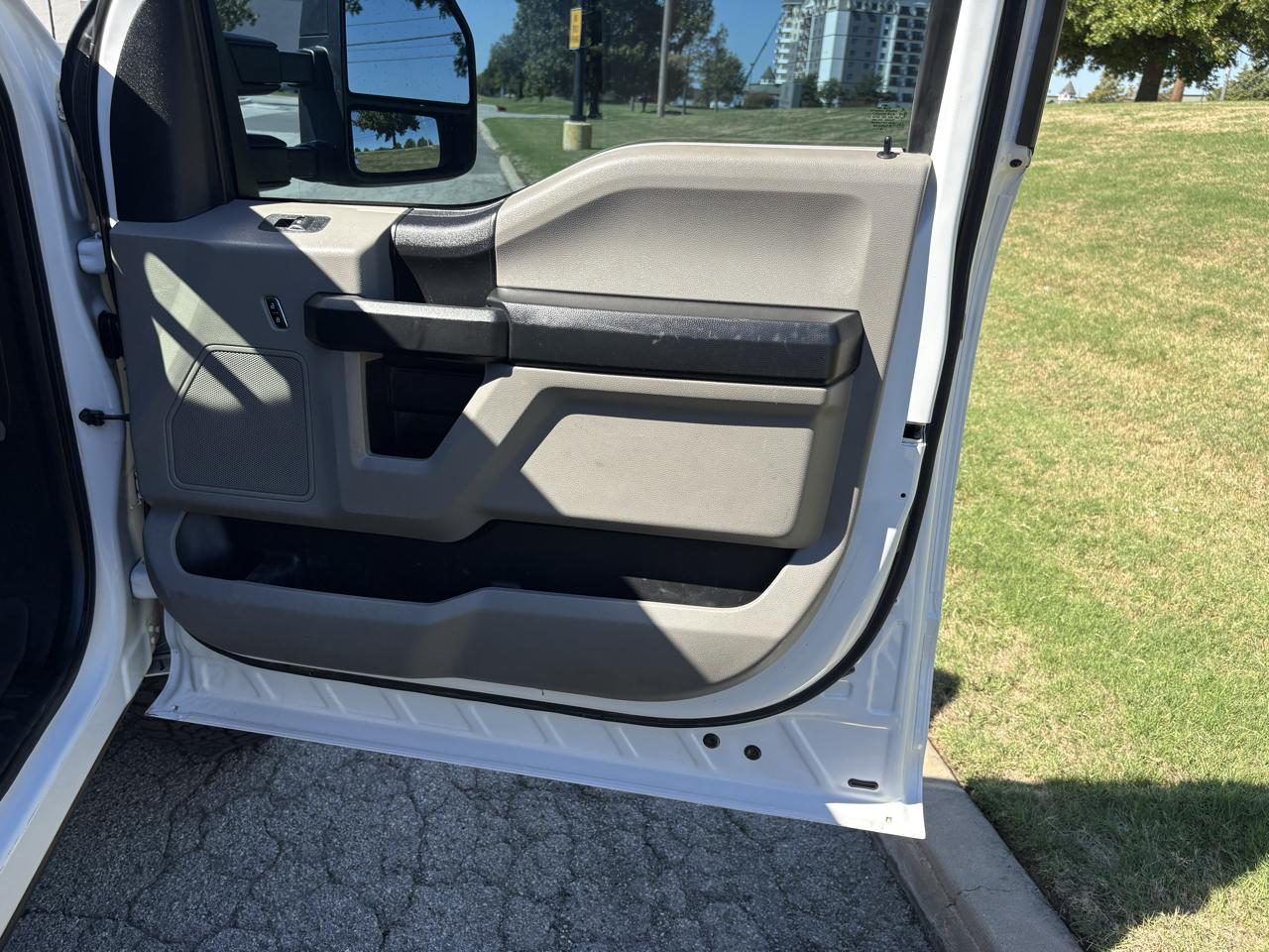 Ford Super Duty F-250 SRW XL 4WD Crew Cab 8' Box 2018