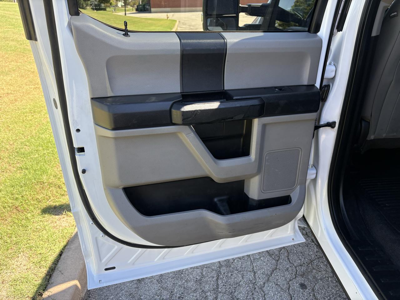 Ford Super Duty F-250 SRW XL 4WD Crew Cab 8' Box 2018