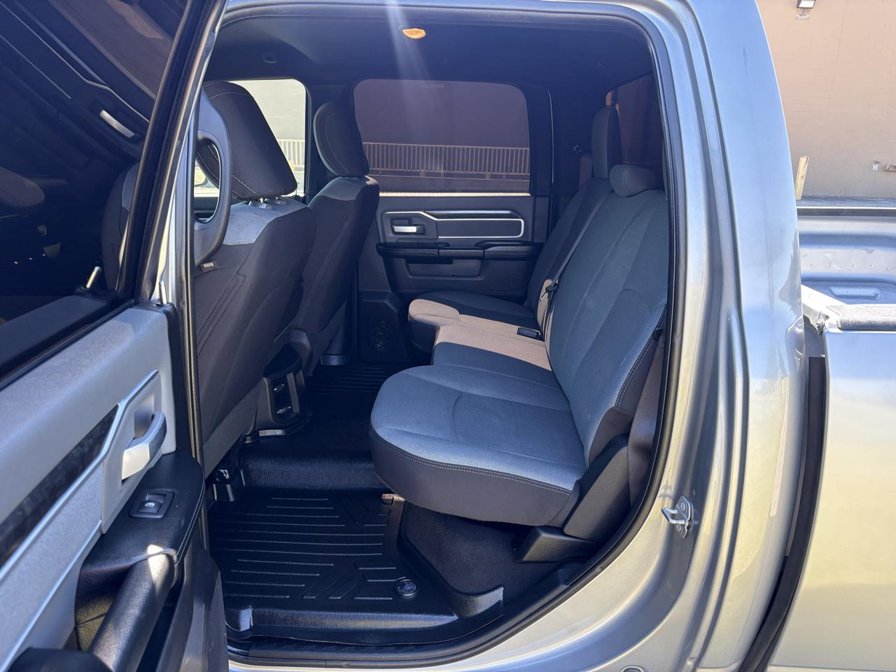 RAM 2500 Big Horn 4x4 Crew Cab 6'4" Box 2021
