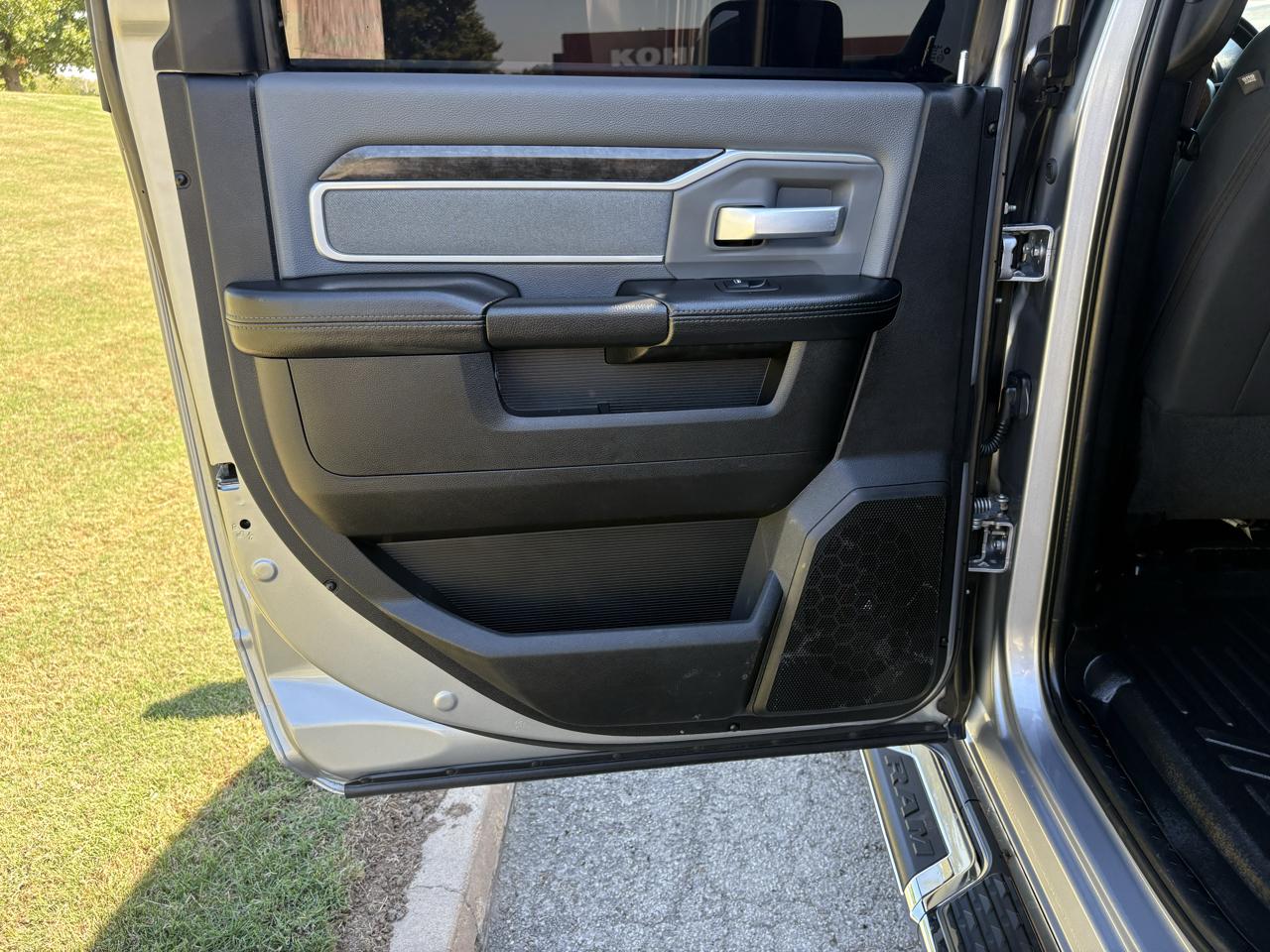 RAM 2500 Big Horn 4x4 Crew Cab 6'4" Box 2021