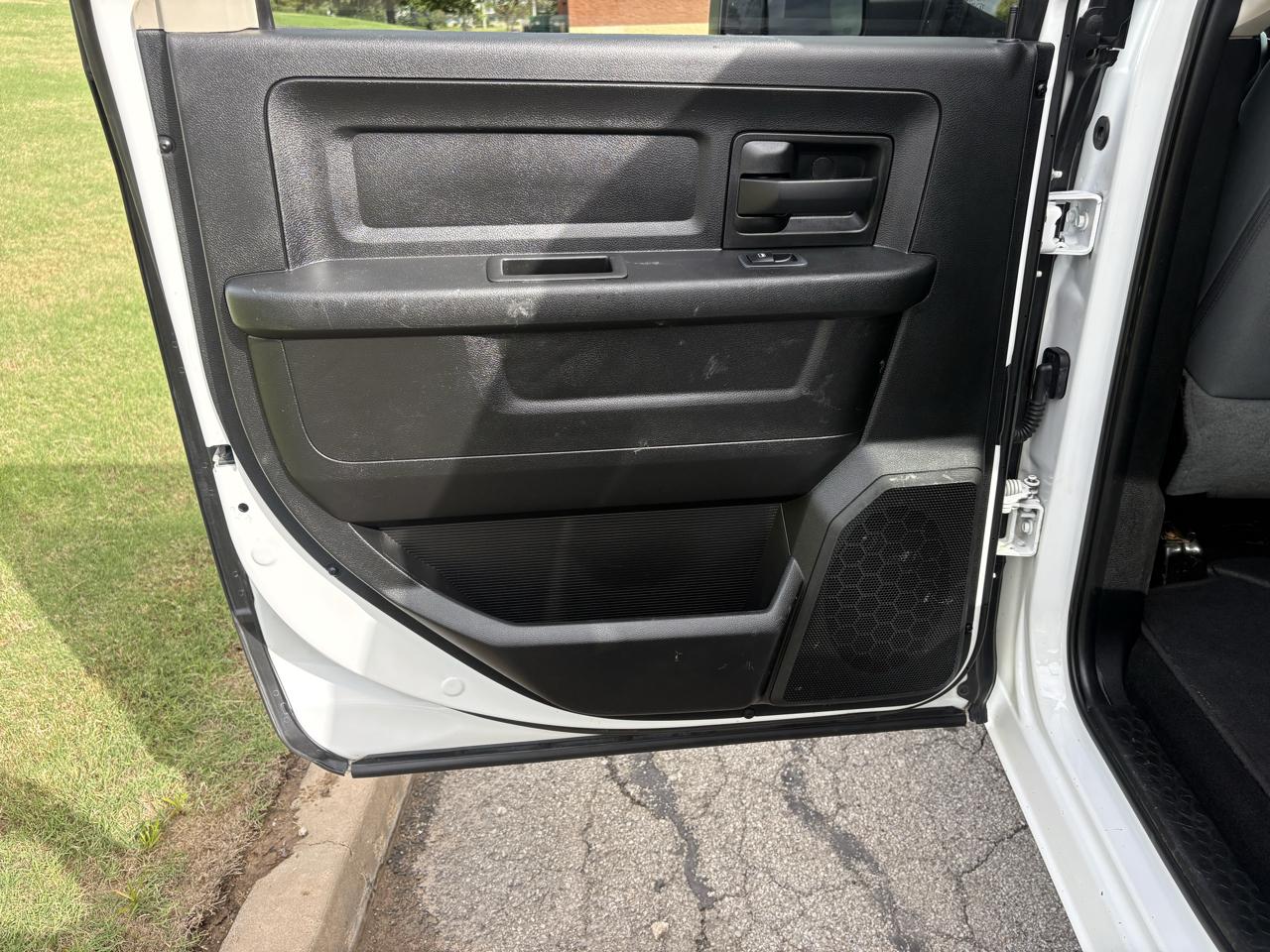 RAM 2500 Tradesman 4x4 Crew Cab 6'4" Box 2018