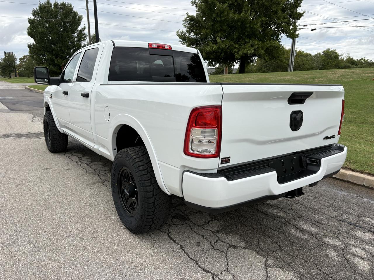 RAM 2500 Tradesman 4x4 Crew Cab 6'4" Box 2024