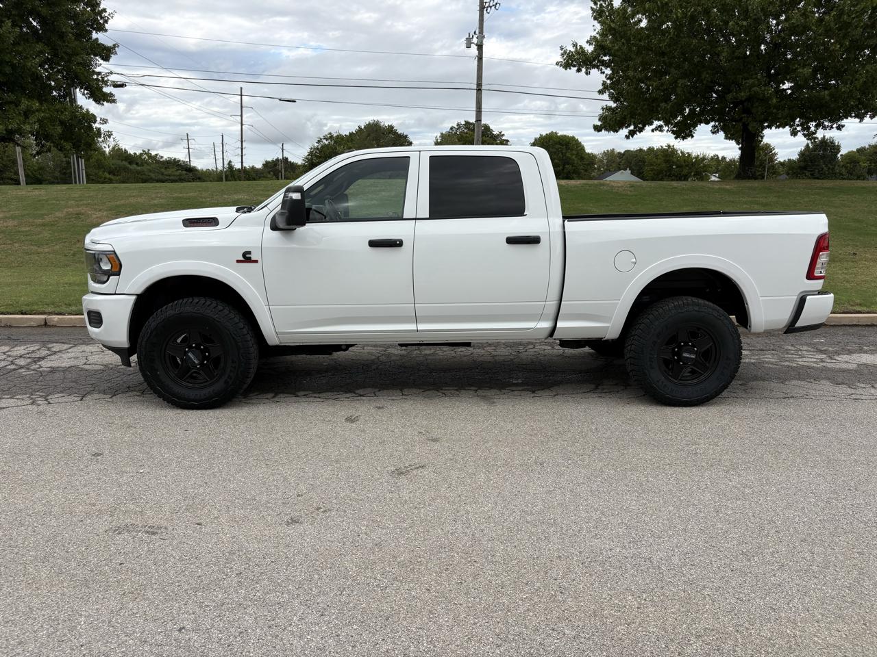 RAM 2500 Tradesman 4x4 Crew Cab 6'4" Box 2024