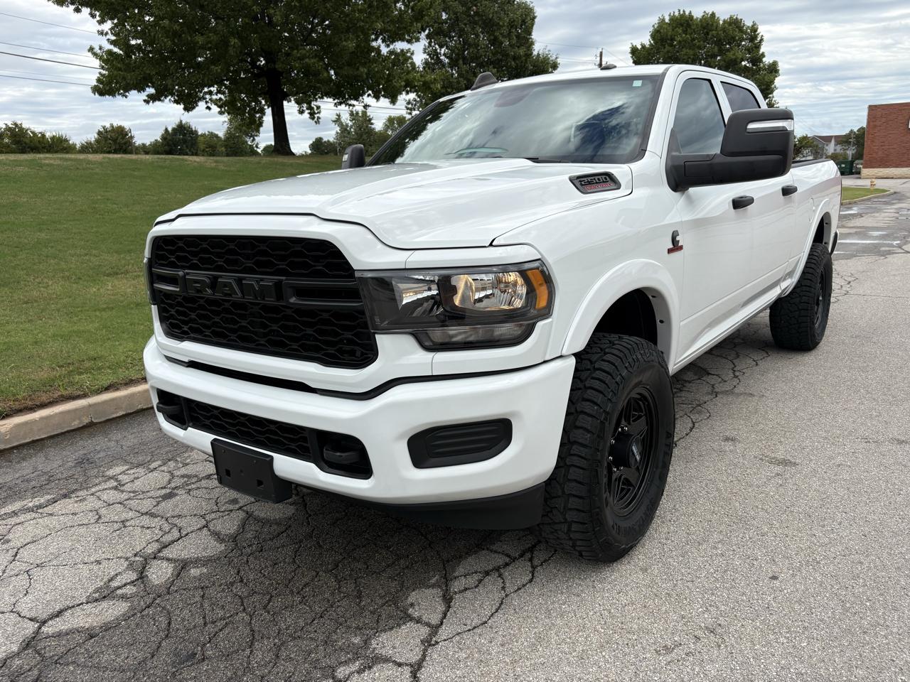 RAM 2500 Tradesman 4x4 Crew Cab 6'4" Box 2024