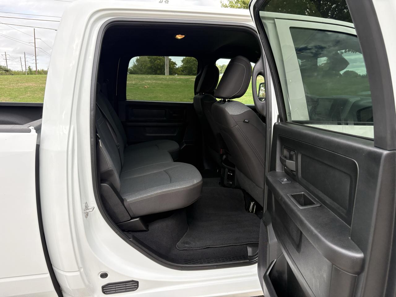 RAM 2500 Tradesman 4x4 Crew Cab 6'4" Box 2024