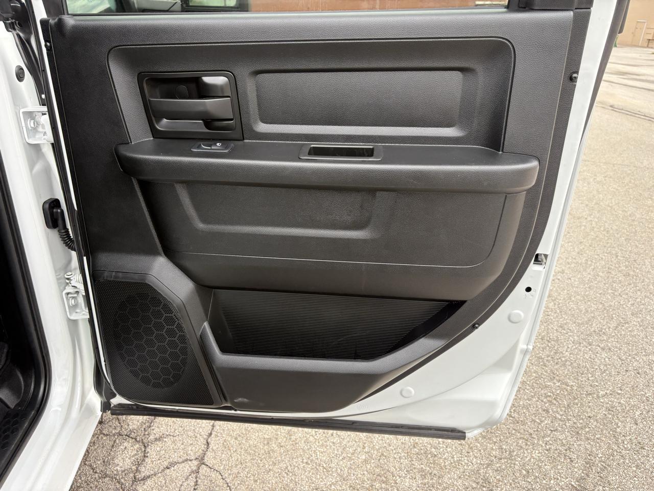 RAM 2500 Tradesman 4x4 Crew Cab 6'4" Box 2024