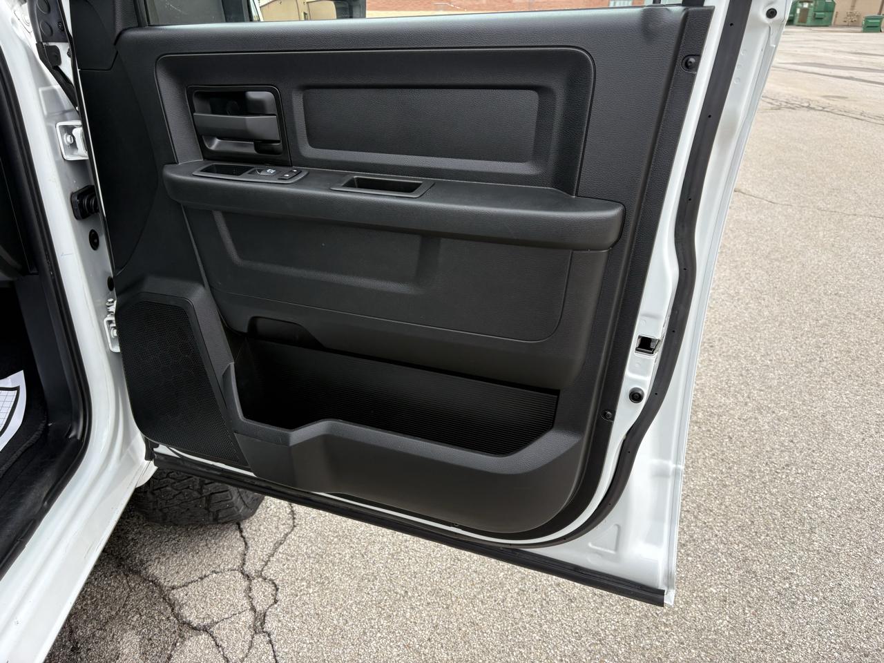 RAM 2500 Tradesman 4x4 Crew Cab 6'4" Box 2024
