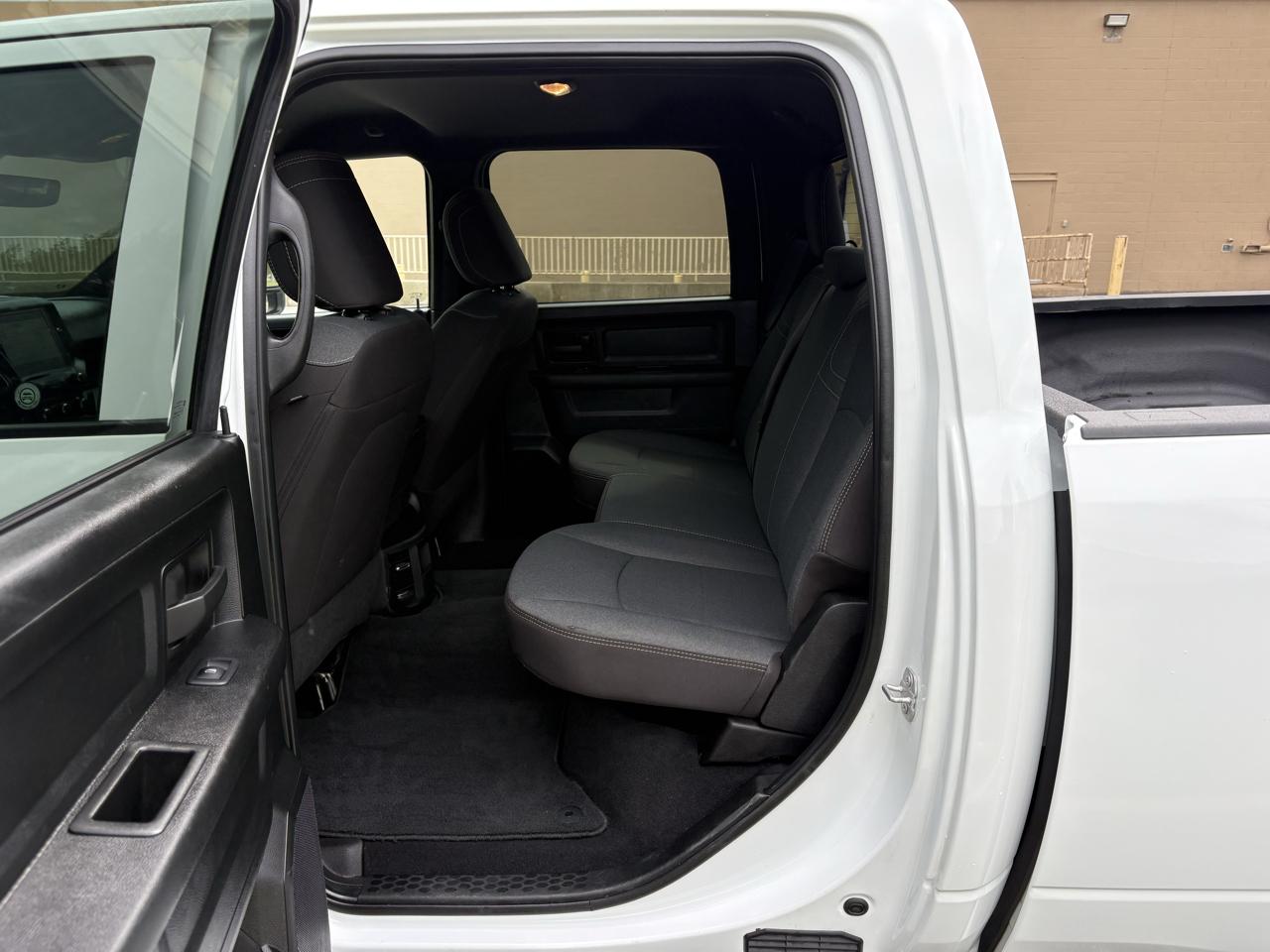 RAM 2500 Tradesman 4x4 Crew Cab 6'4" Box 2024