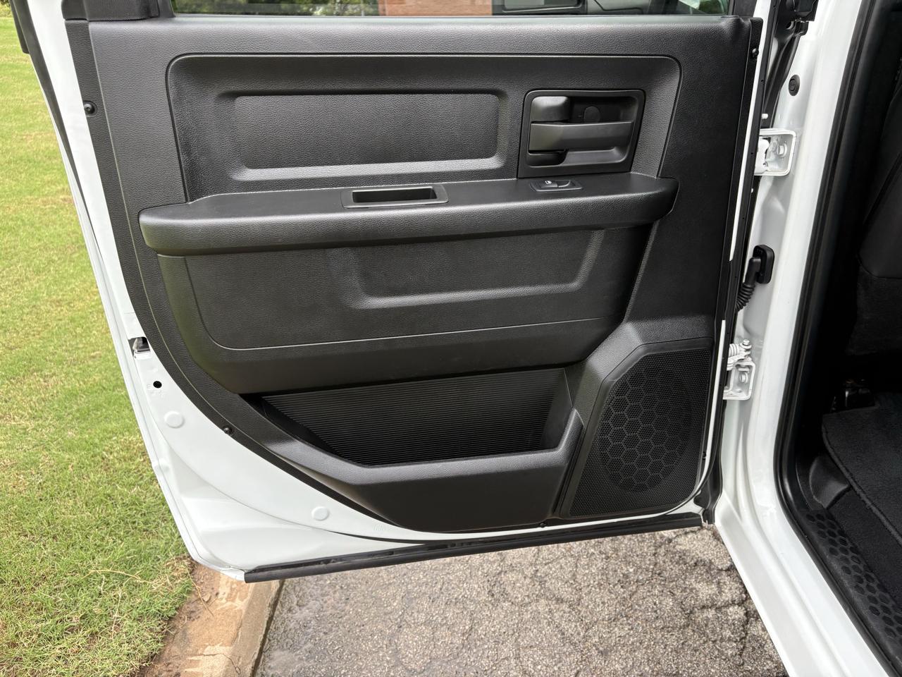 RAM 2500 Tradesman 4x4 Crew Cab 6'4" Box 2024