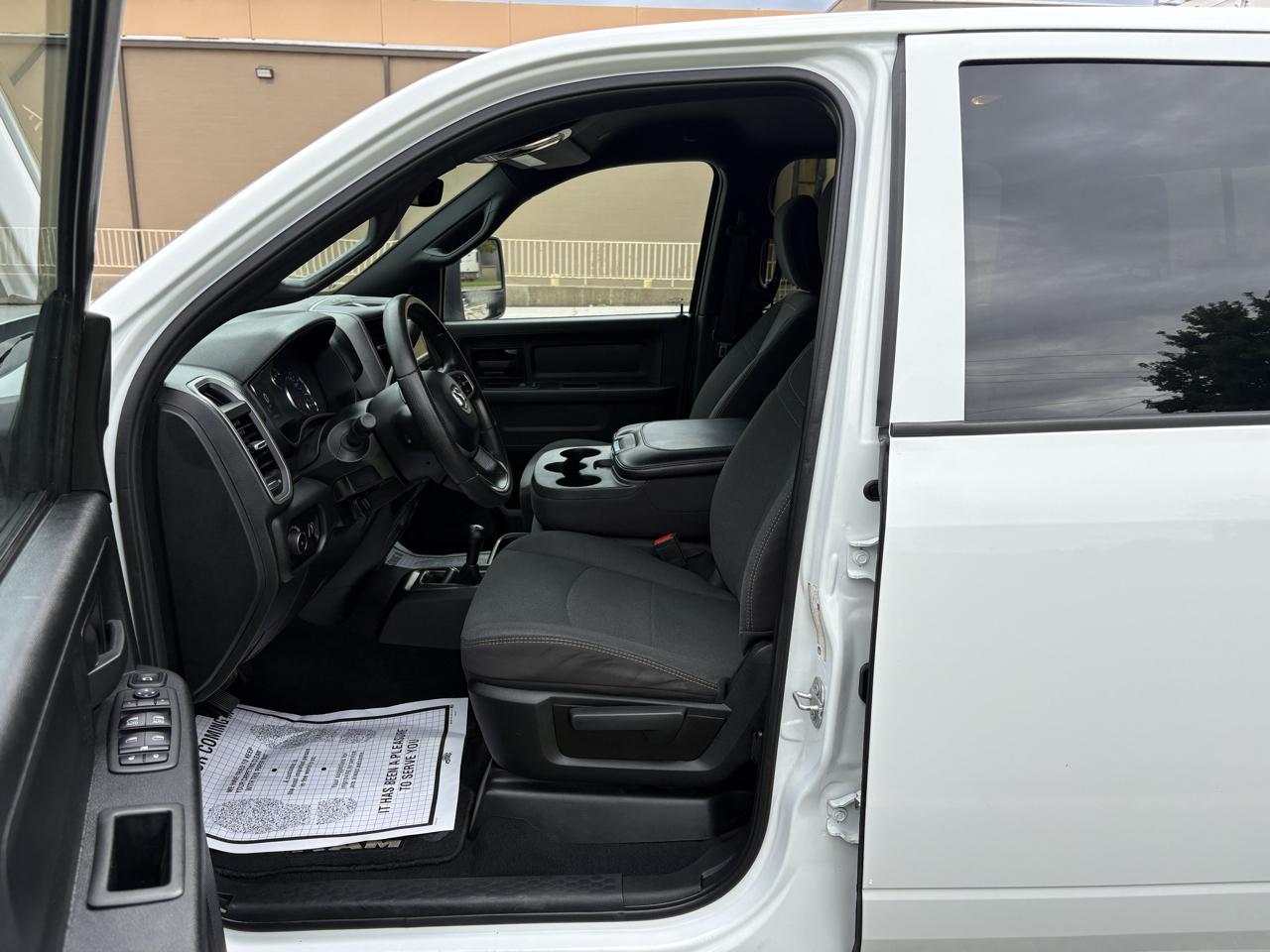 RAM 2500 Tradesman 4x4 Crew Cab 6'4" Box 2024