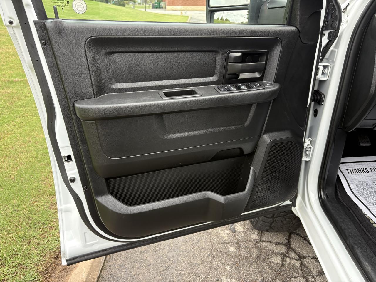 RAM 2500 Tradesman 4x4 Crew Cab 6'4" Box 2024