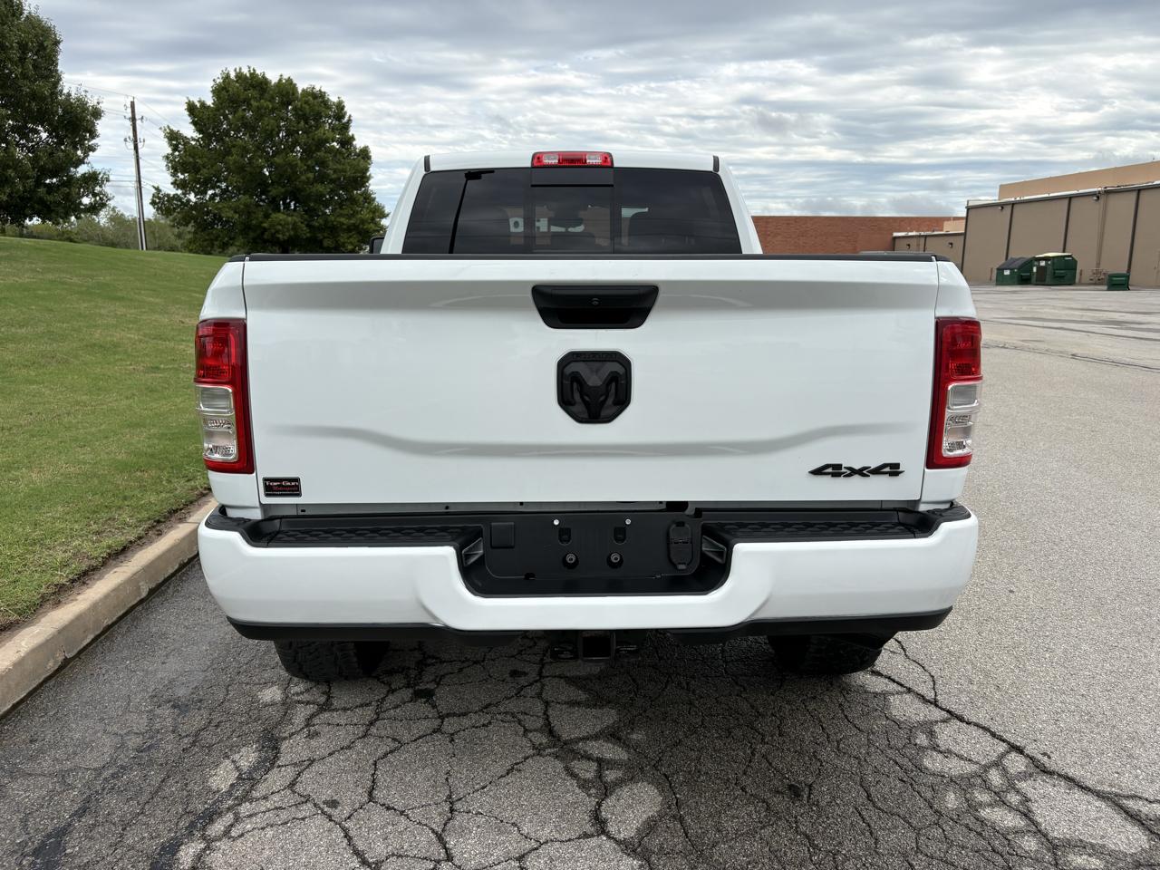 RAM 2500 Tradesman 4x4 Crew Cab 6'4" Box 2024