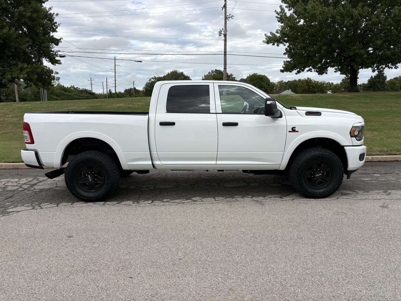 RAM 2500 Tradesman 4x4 Crew Cab 6'4" Box 2024