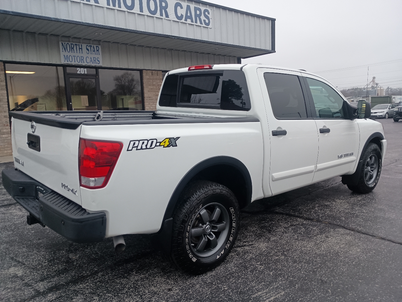 Nissan Titan 4WD Crew Cab SWB PRO-4X 2015