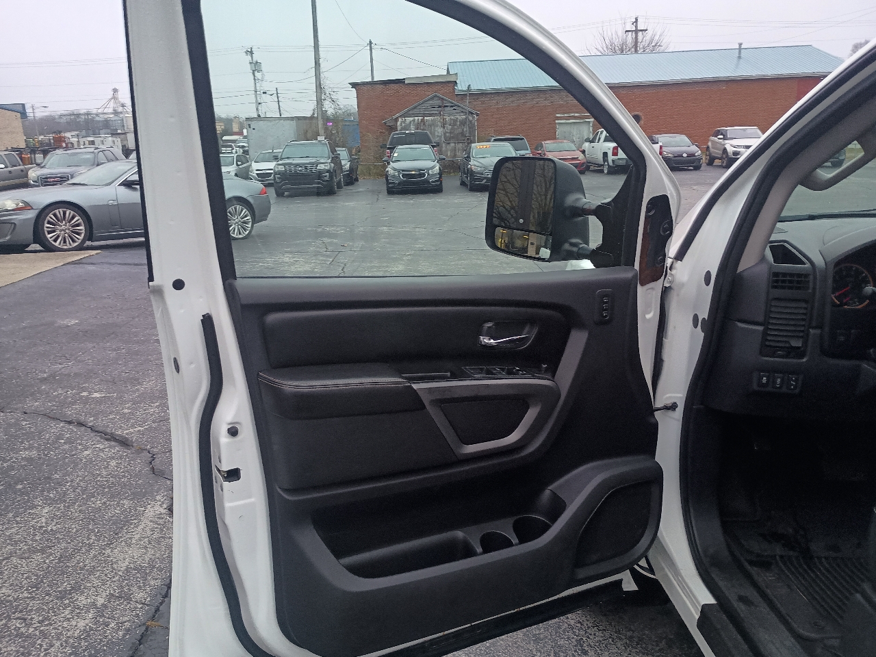 Nissan Titan 4WD Crew Cab SWB PRO-4X 2015