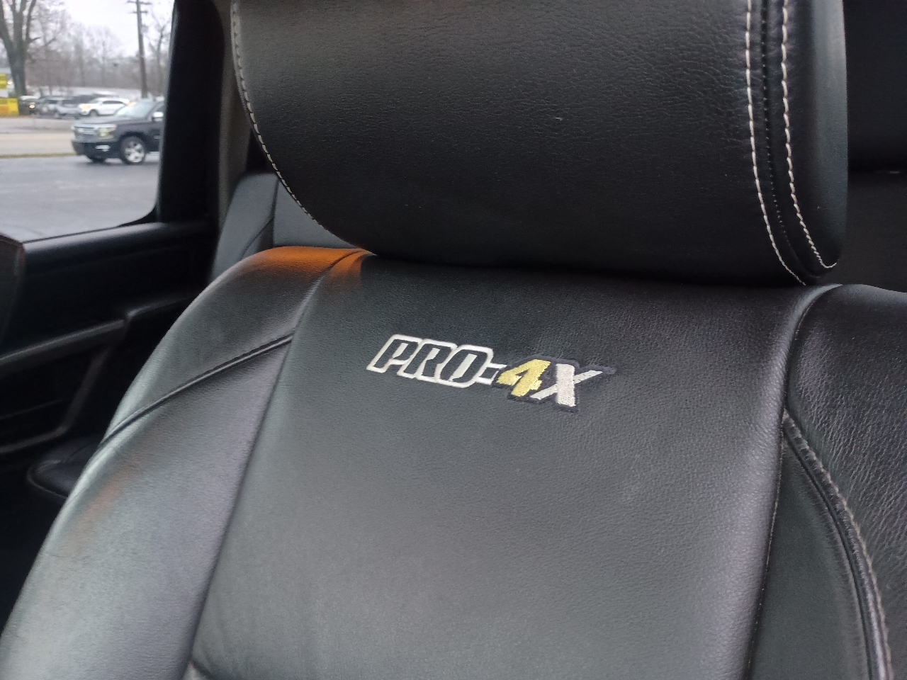 Nissan Titan 4WD Crew Cab SWB PRO-4X 2015