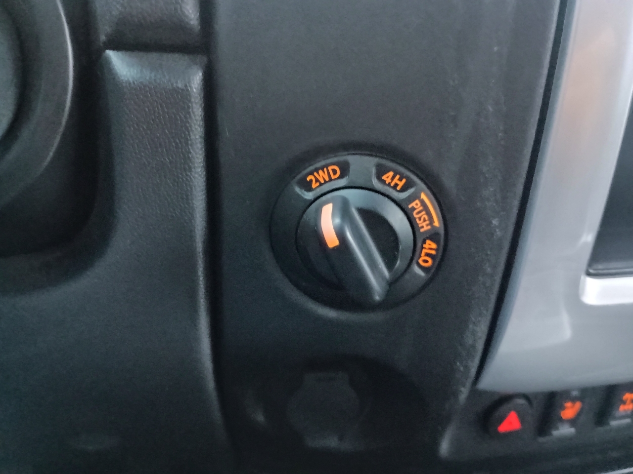 Nissan Titan 4WD Crew Cab SWB PRO-4X 2015