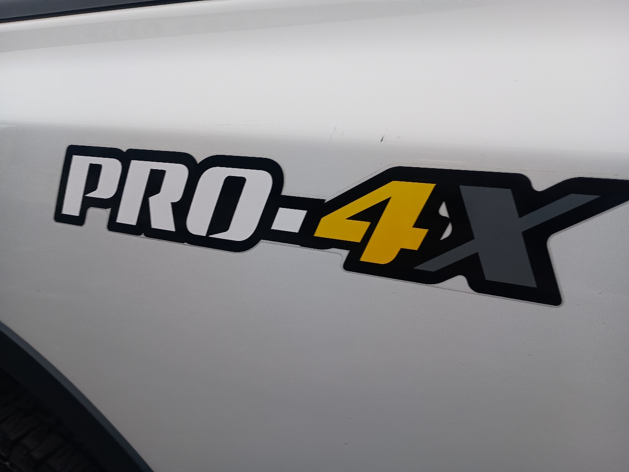 Nissan Titan 4WD Crew Cab SWB PRO-4X 2015