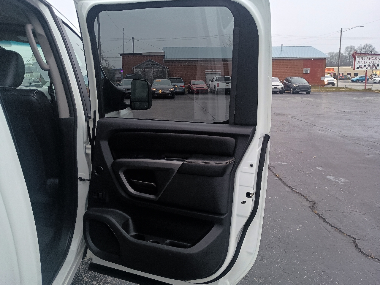 Nissan Titan 4WD Crew Cab SWB PRO-4X 2015