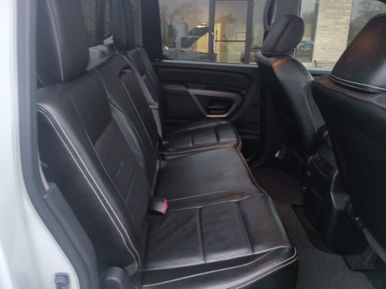 Nissan Titan 4WD Crew Cab SWB PRO-4X 2015