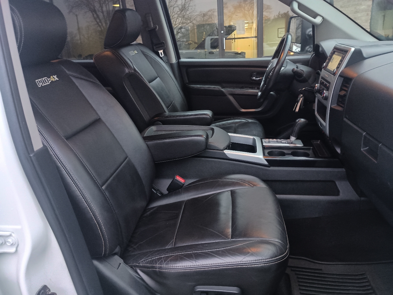 Nissan Titan 4WD Crew Cab SWB PRO-4X 2015