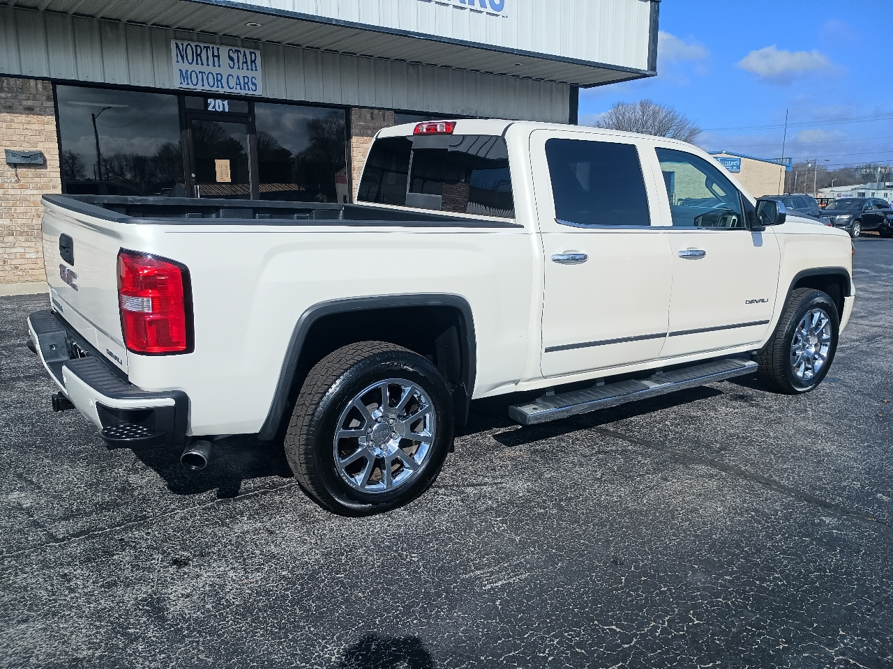 GMC Sierra 1500 4WD Crew Cab 143.5" Denali 2014
