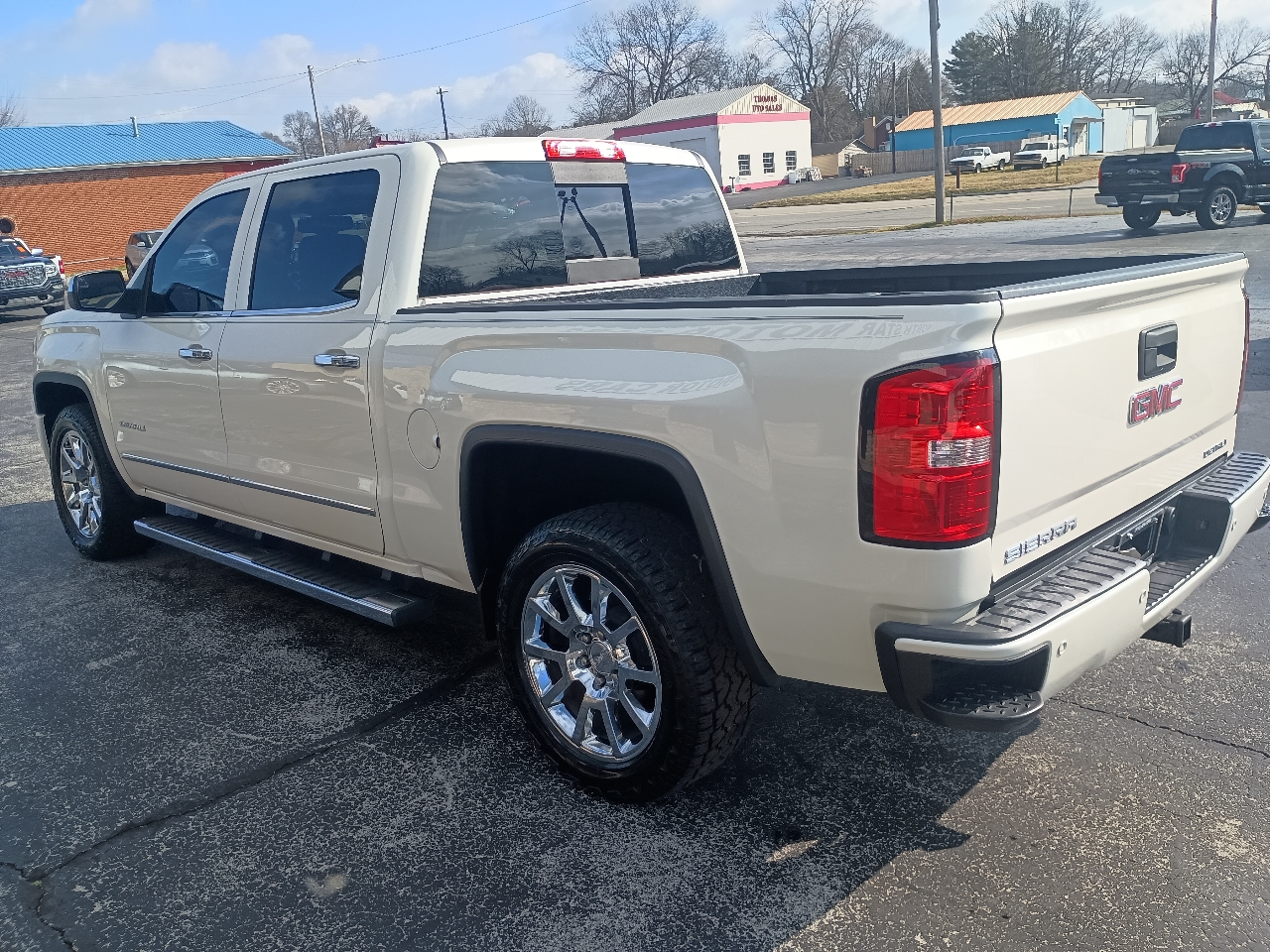GMC Sierra 1500 4WD Crew Cab 143.5" Denali 2014