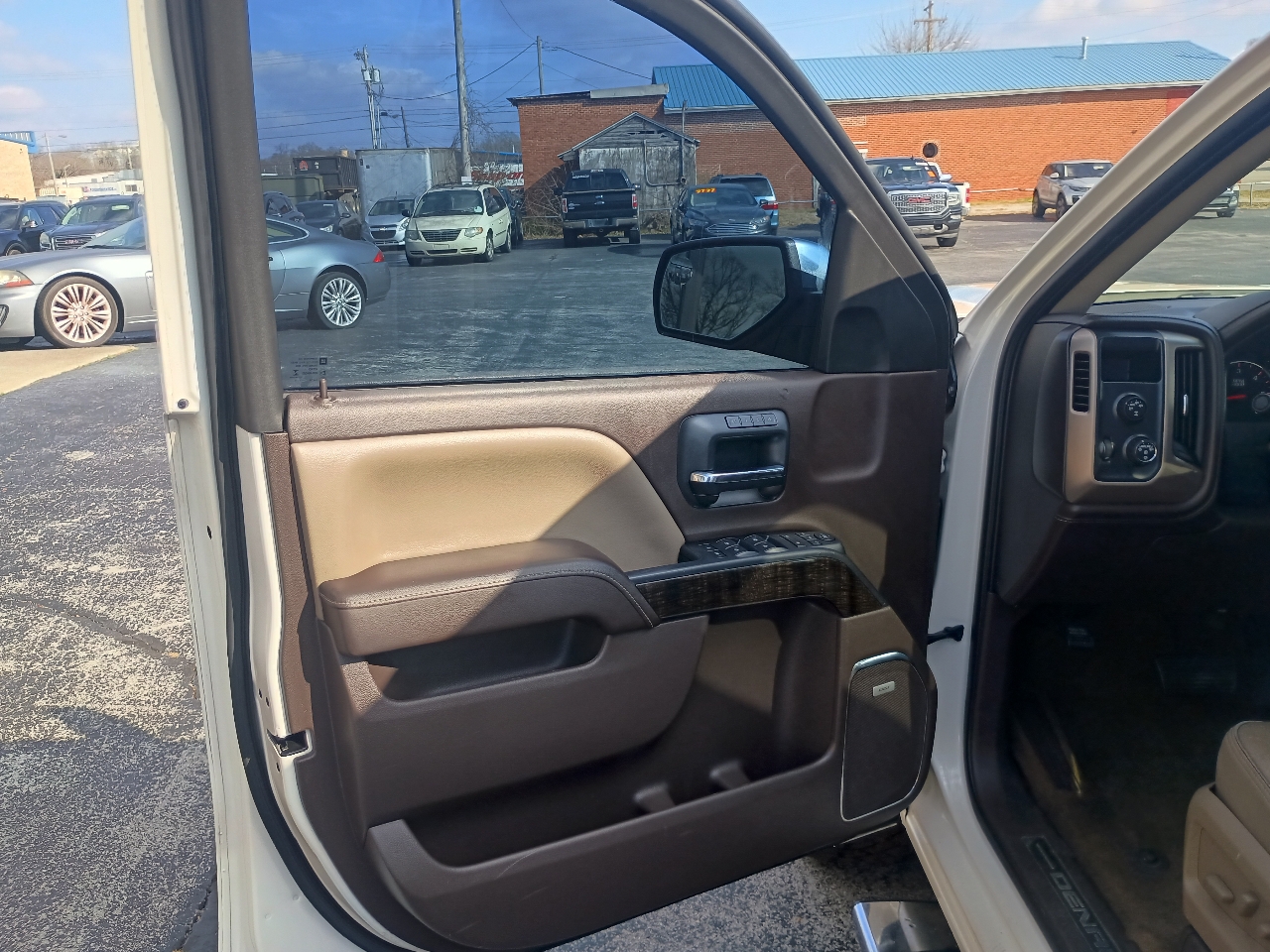 GMC Sierra 1500 4WD Crew Cab 143.5" Denali 2014