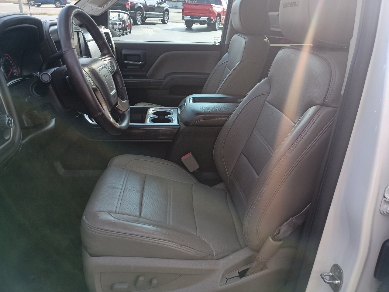 GMC Sierra 1500 4WD Crew Cab 143.5" Denali 2014