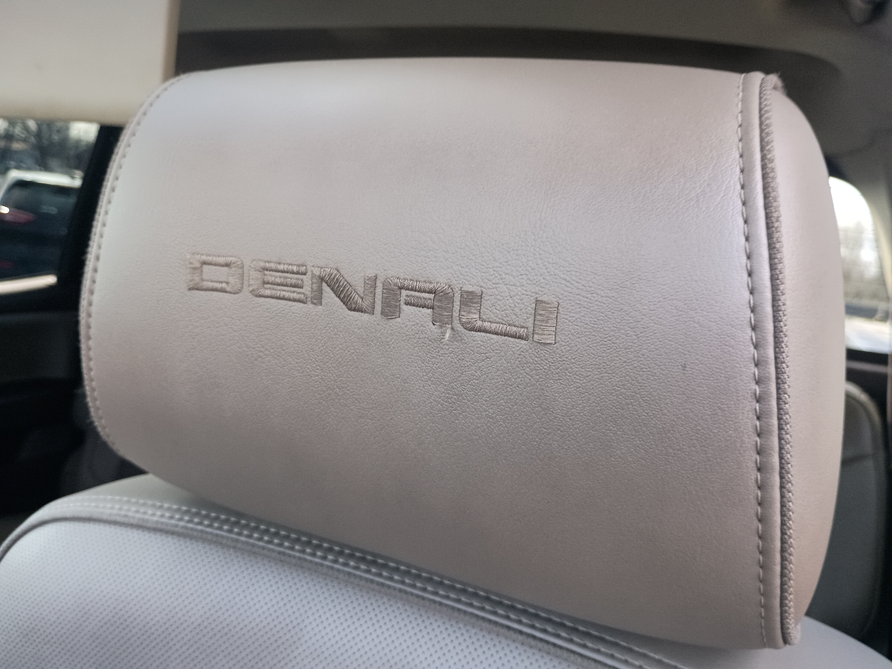 GMC Sierra 1500 4WD Crew Cab 143.5" Denali 2014