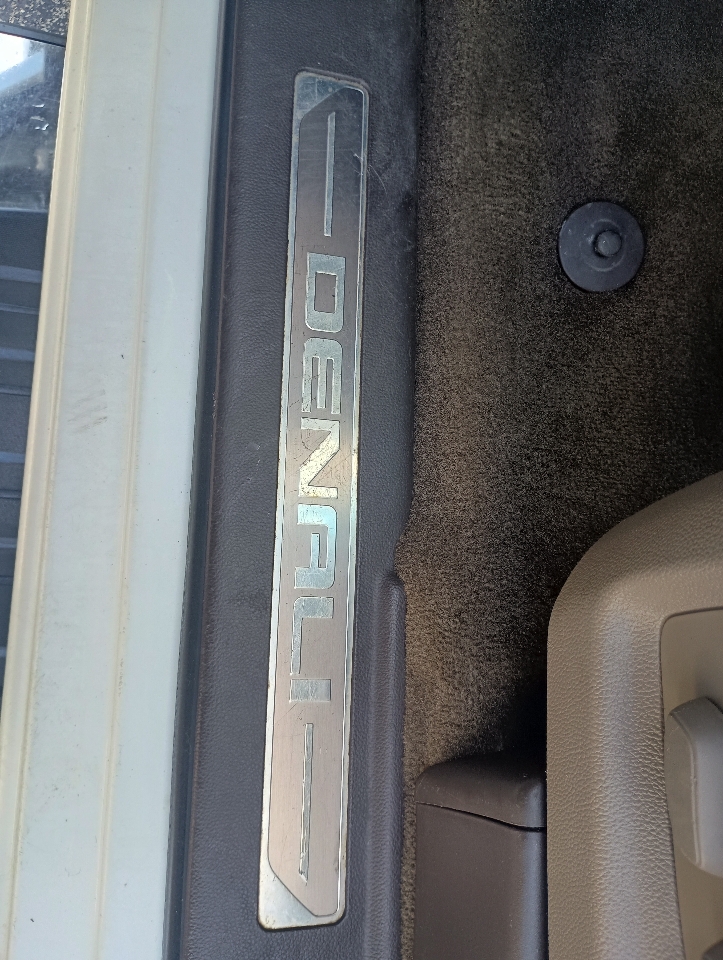 GMC Sierra 1500 4WD Crew Cab 143.5" Denali 2014