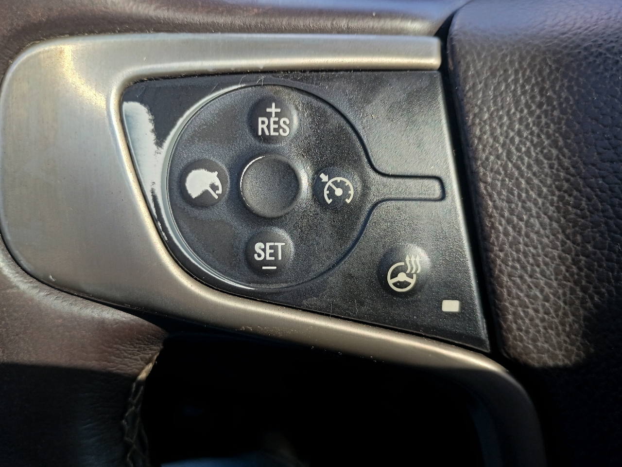 GMC Sierra 1500 4WD Crew Cab 143.5" Denali 2014