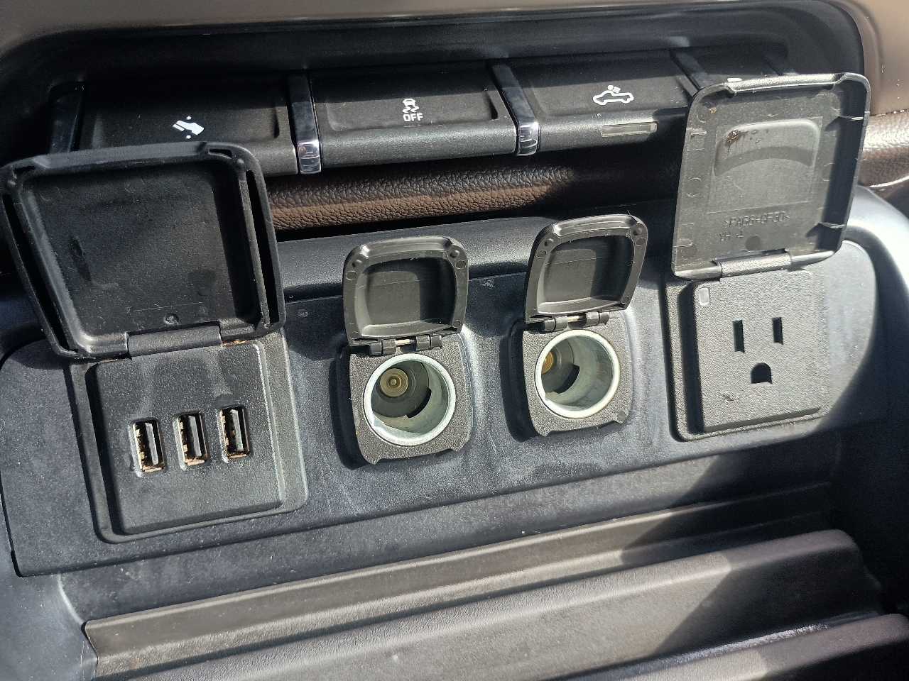 GMC Sierra 1500 4WD Crew Cab 143.5" Denali 2014