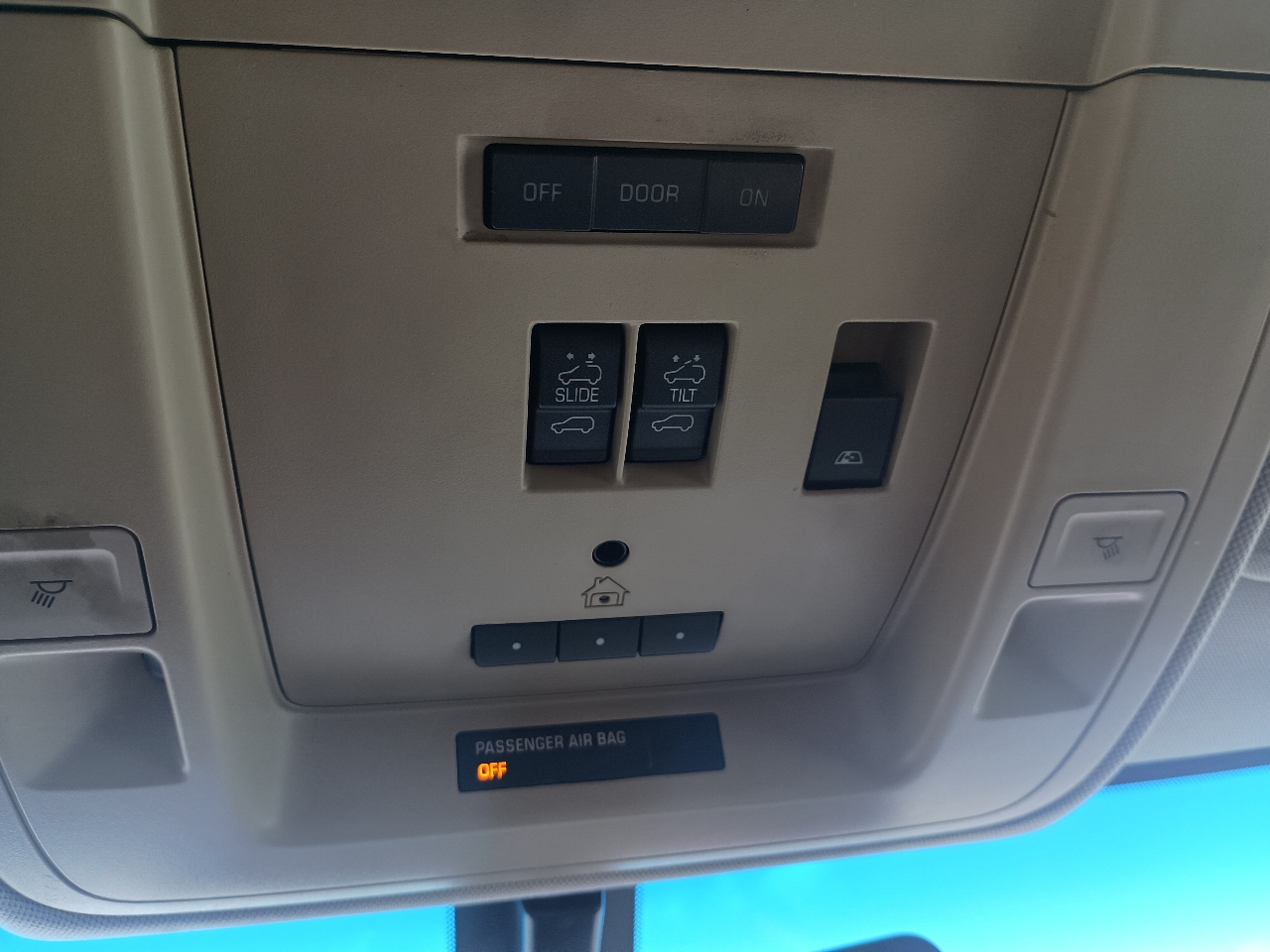 GMC Sierra 1500 4WD Crew Cab 143.5" Denali 2014