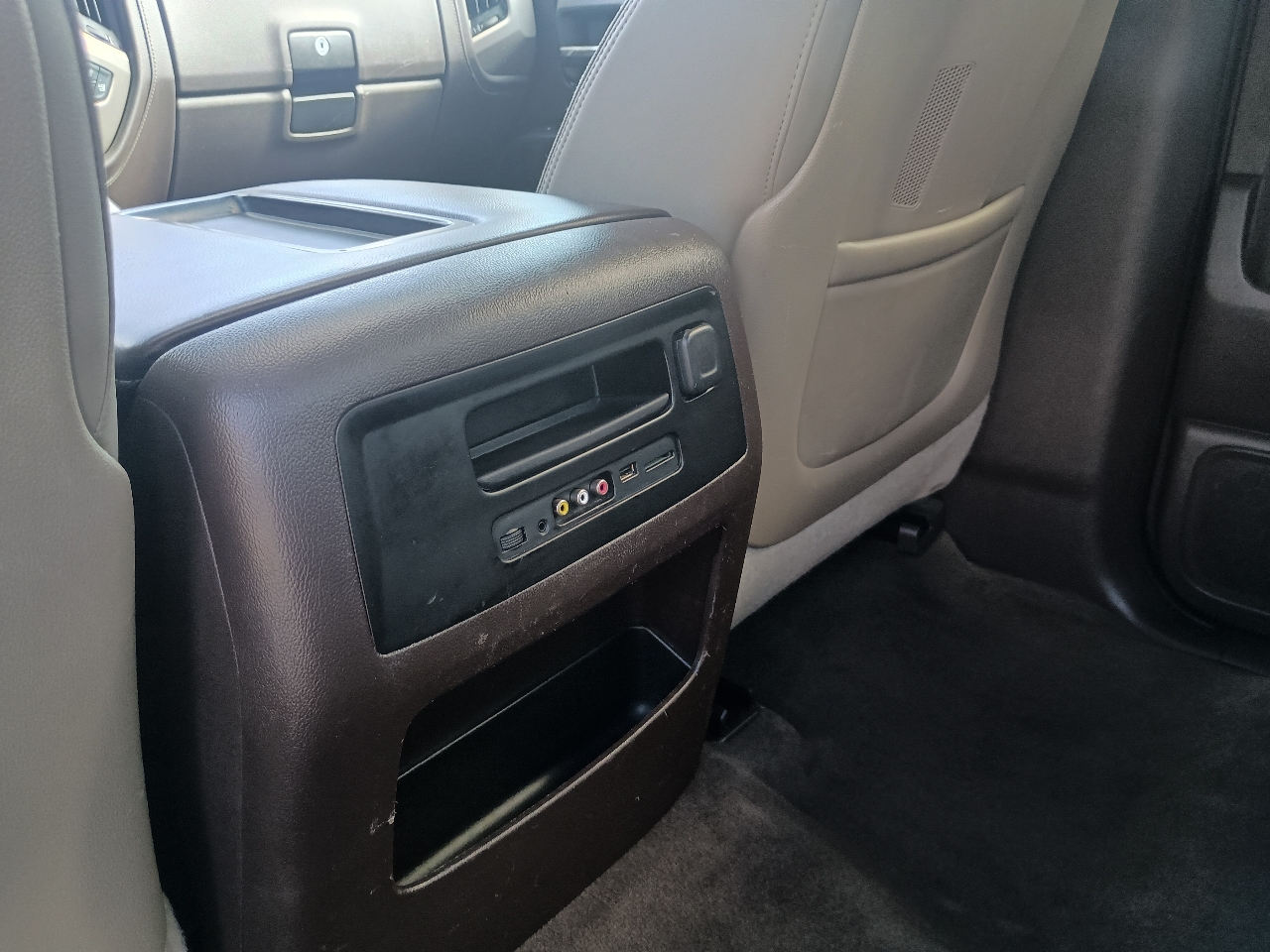 GMC Sierra 1500 4WD Crew Cab 143.5" Denali 2014