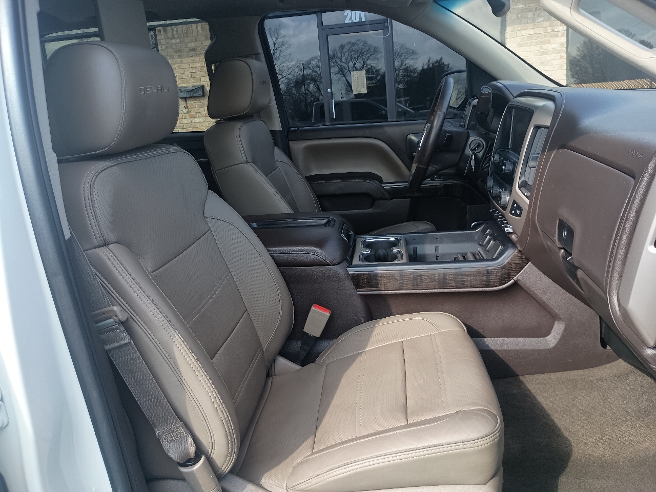 GMC Sierra 1500 4WD Crew Cab 143.5" Denali 2014