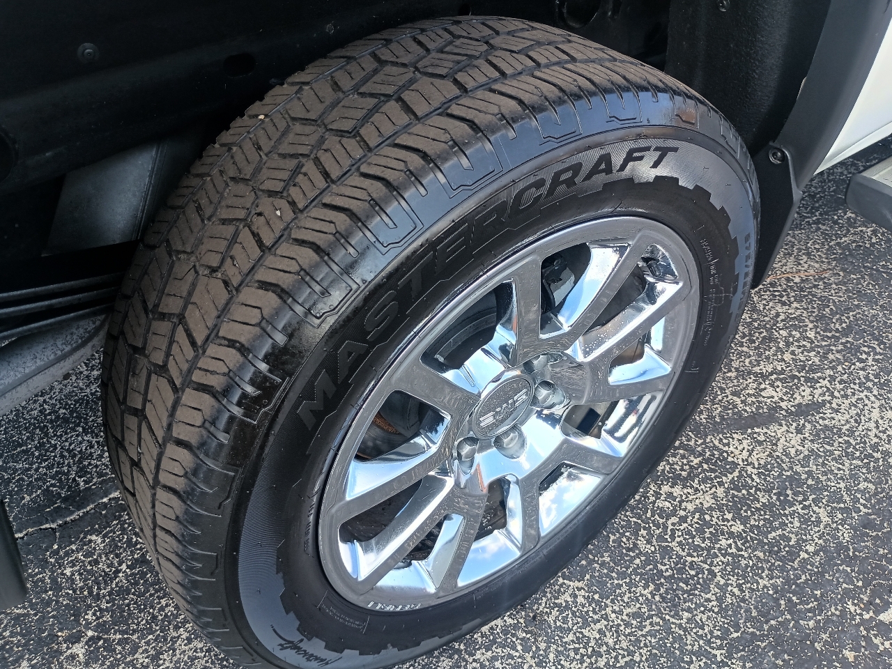 GMC Sierra 1500 4WD Crew Cab 143.5" Denali 2014